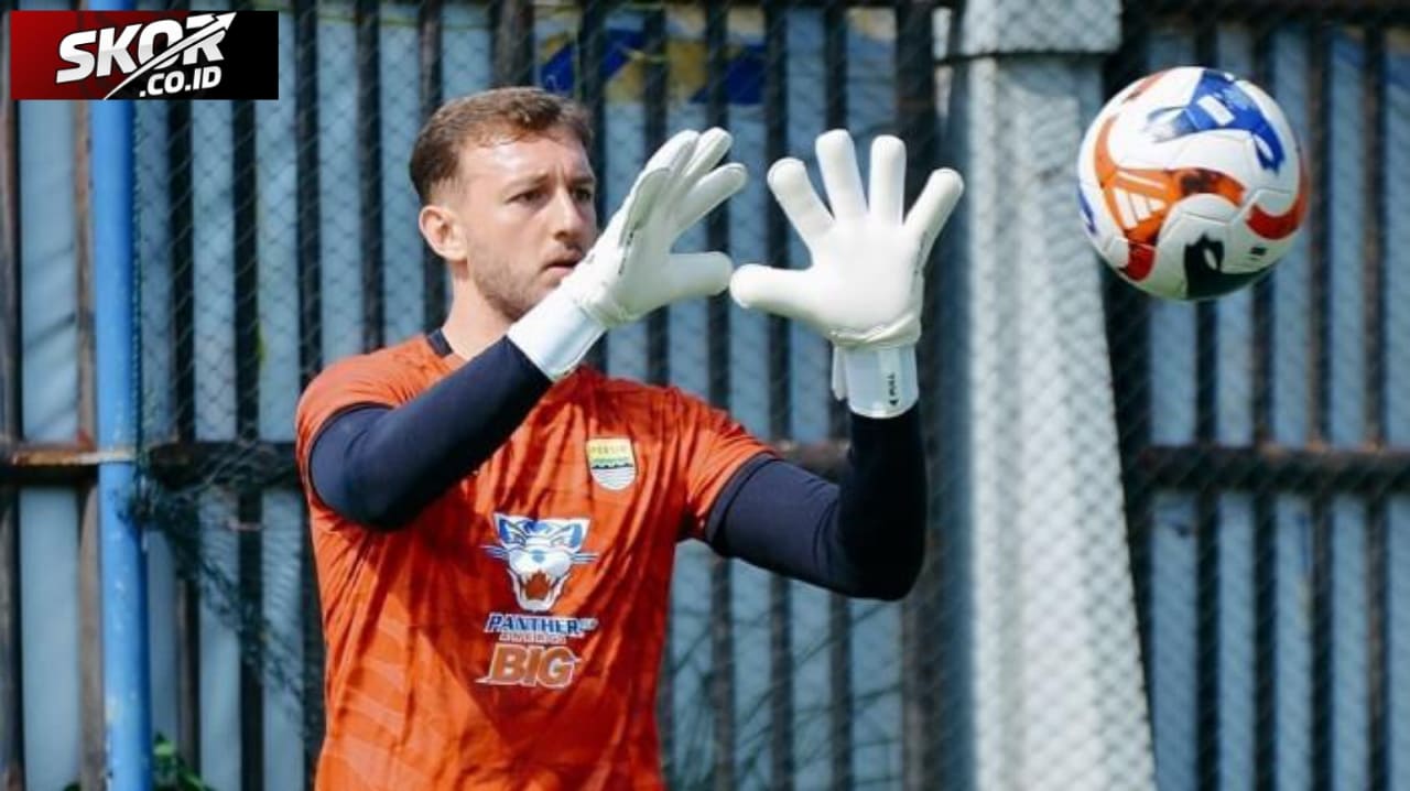 Adam Przybek Legawa Jadi Cadangan di Persib