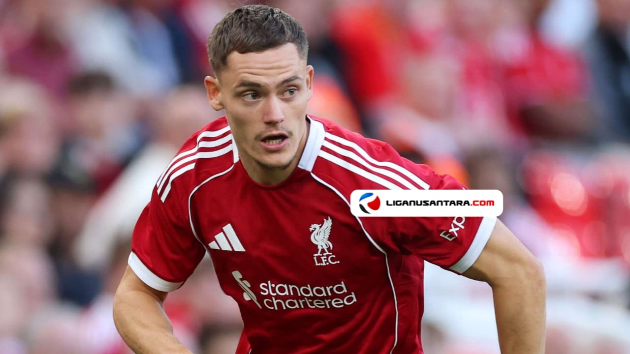 Arne Slot Ungkap Alasan Cadangkan Wirtz Saat Hadapi Chelsea