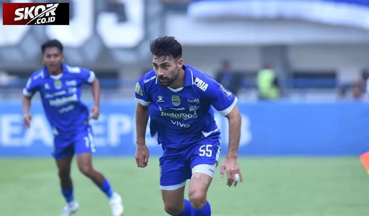 Frans Putros Siap Hadapi Rekan Setimnya di Persib