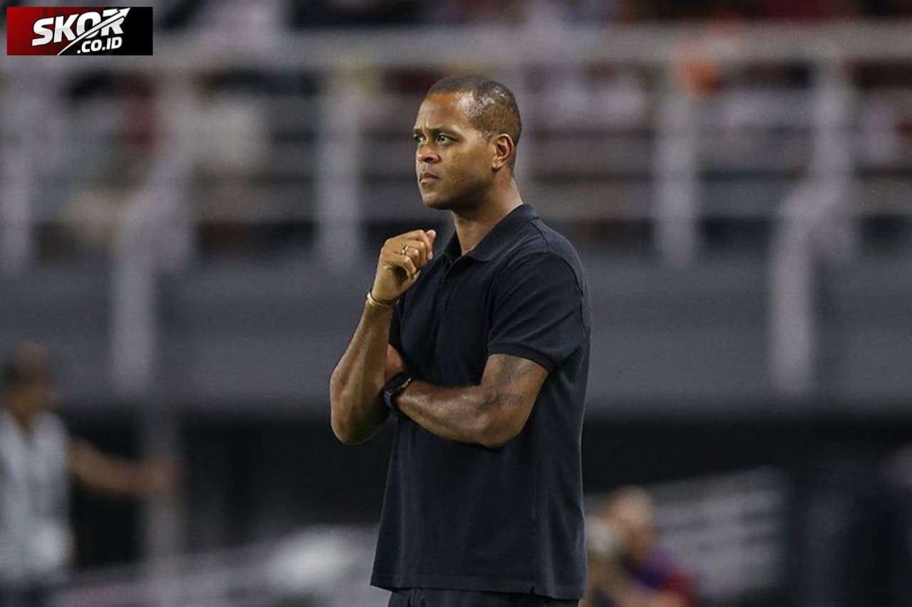 Kalah Dari Arab Saudi, Kluivert Puji Maarten Paes
