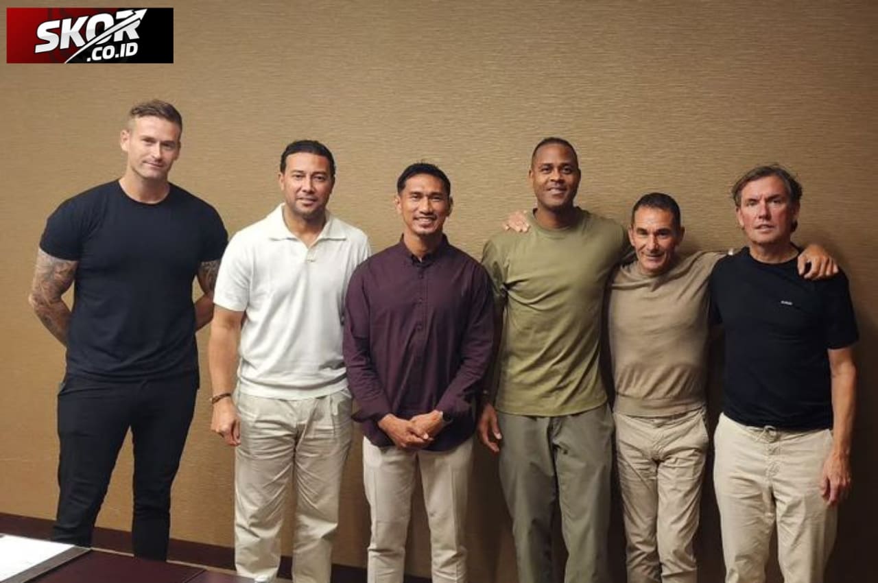 Kluivert dan Staff Langsung Balik Ke Belanda