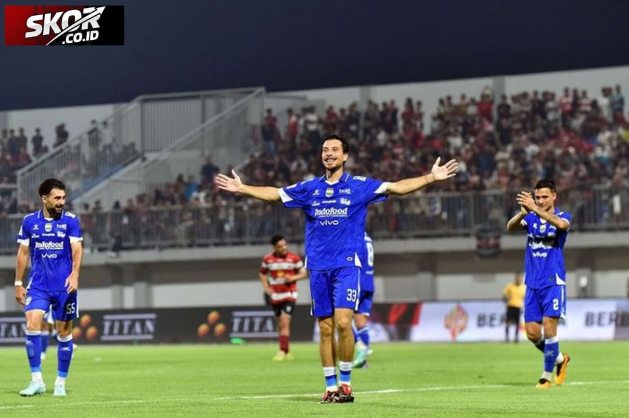 Respon Thom Haye Soal Van Bronckhorst Jadi Pelatih Timnas